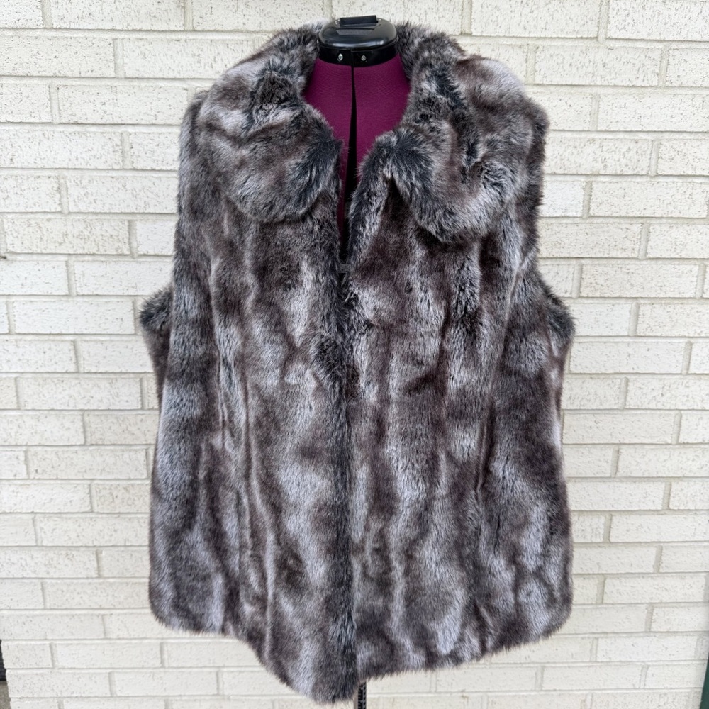 Rachel Zoe Faux Fur Vest Size 2X Teddy Jacket Gray Brown Black Animal Like New